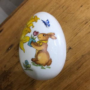 Hutschenreuther Ole Winther Spring Porcelain Egg Shaped Lidded Pot