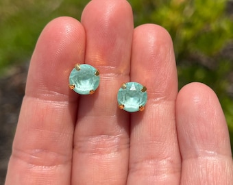 Brincos de cristal austríaco genuíno de 8 mm, em perfeito estado.