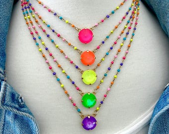 Love Shack Candies • 12 mm kuddslipad halsband med äkta kristaller och en enda sten