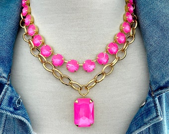 Colar com cristais austríacos genuínos rosa elétrico de 12 mm e pingente grande rosa elétrico.