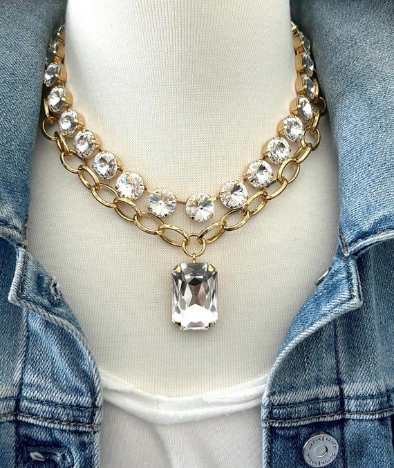 クリアクリスタル12mmマルチストーンに27mmイザベラペンダントを