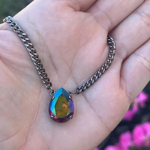 VENDITA CAMPIONE*** Viola Verde • Collana con autentico cristallo austriaco a forma di pera 18x13