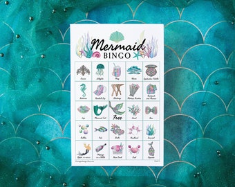 Peut inclure: Une carte de bingo sur le thème de la sirène avec des illustrations de divers objets, dont une couronne, une méduse, une tasse, des vagues, une palette d'ombres à paupières, un hippocampe, une casquette de baseball, du bois flotté, des pinceaux de maquillage, un nœud papillon, des lèvres, une queue de sirène, du corail, un nœud papillon, des bulles, un poisson, des coquillages, un bandeau, des algues, une queue de sirène, une bouteille d'huile de massage, un peigne, un crabe, un cupcake et le texte "Mermaid Bingo".