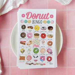 Donut Bingo - 50 carte uniche STAMPABILI. PDF digitale scaricabile immediatamente. Attività divertente per compleanni a tema ciambelle, feste in ufficio e per tutte le età.