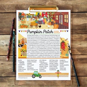 Può includere: Un fermacarte con un colorato gioco di ricerca di parole "Pumpkin Patch", matite e uno sfondo in legno. Il puzzle presenta illustrazioni a tema autunnale e un elenco di parole correlate. Il fermacarte ha una clip dorata.