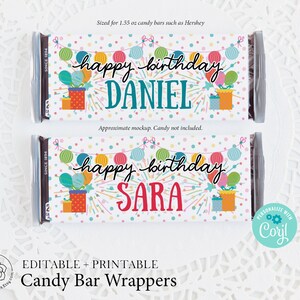 Puede incluir: Envoltorios de barra de caramelo editables e imprimibles con un tema de cumplea&ntilde;os colorido. Los envoltorios presentan un fondo blanco con confeti, globos y fuegos artificiales coloridos. El texto "feliz cumplea&ntilde;os" est&aacute; escrito en una fuente colorida, y el nombre "Daniel" est&aacute; escrito en una fuente azul. El texto "feliz cumplea&ntilde;os" est&aacute; escrito en una fuente colorida, y el nombre "Sara" est&aacute; escrito en una fuente roja. Los envoltorios est&aacute;n dise&ntilde;ados para barras de caramelo de 1,55 oz.