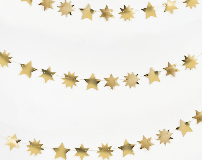 2.5 METER  long METALLIC GOLD star garland ideal for a christmas to hang on a wall or around tree. New years eve party decoration