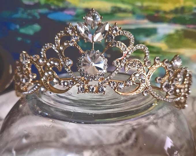 BEAUTIFUL RHINESTONE & GOLD Wedding bride or bridesmaid veil tiara bridal crown crystal detailing prom princess hen or bachelorette party