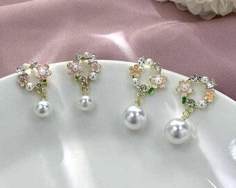 PRETTY Stud Earrings Flower Circle Gold Korean style decoration in two colours in pink or peach zircon and pearl beads. christmas bridesmaid