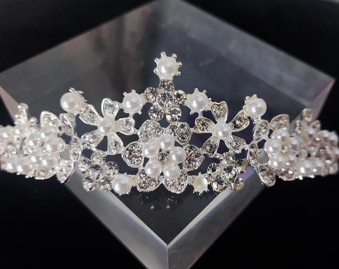 Free Postage! PRETTY RHINESTONE pearl bead & SILVER Wedding bride bridesmaid veil tiara crown crystal detailing prom princess hen party