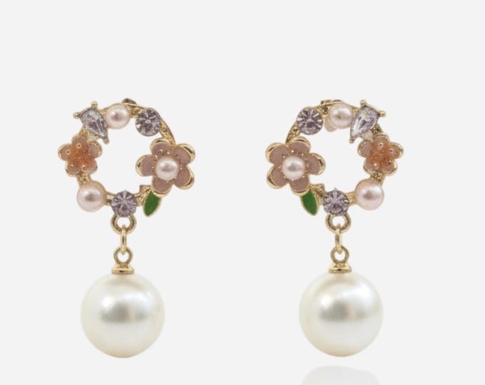 PRETTY Stud Earrings Flower Circle Gold Korean style decoration in two colours in pink or peach zircon and pearl beads. christmas bridesmaid