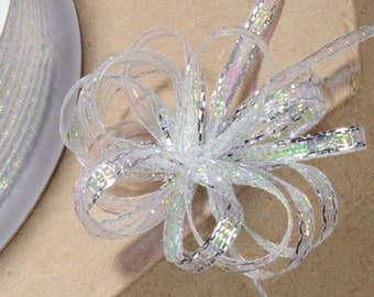 PULL BOW RIBBON argent irisé 3mm x 25 mètres pour décorer des lieux de mariage ou de fête, des cadeaux ou de l’artisanat