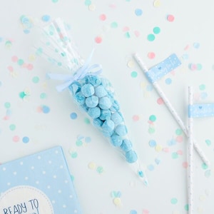 PASTELL BLAU SWEET Zapfen mit passendem Bändchen. 10 Packung Zellophantüten mit Punkten, dekoriert zur Einschulung