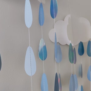 2 grands mobiles nuages avec des gouttes de pluie bleues qui tombent, jolie décoration suspendue pour baby shower pour garçon, révélation du genre, fête ou baptême image 8