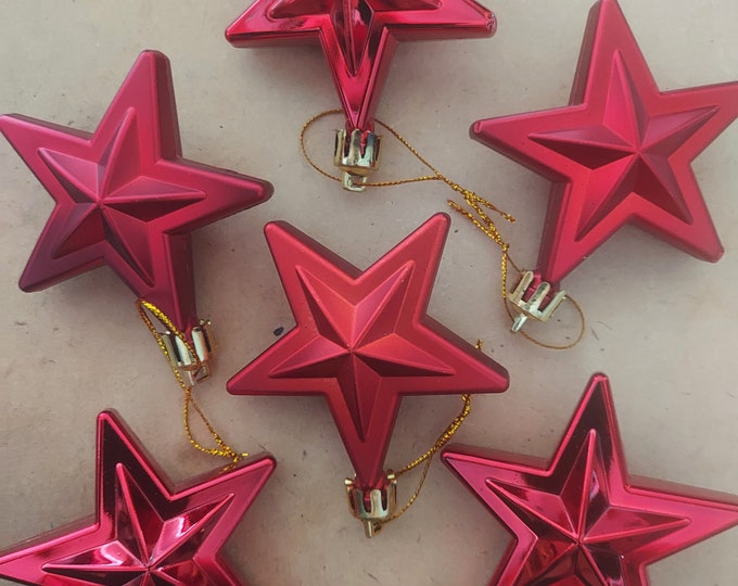 WIGIG RED coloured 6 christmas STAR bauble pack 3 with a shiny finish, 3 matt finished. add to a garland or table decoration shatterproof