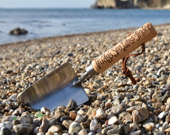 Sea Glass Finding Trowel Gift, personalised spade collecting, beachcombing collector treasure, teenager, engraved mudlark sifting tool