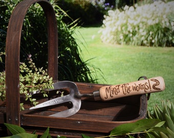 Mind the Worms! Personalised garden tools, bee happy, plant flowers, insect friendly, environmental, green wildlife