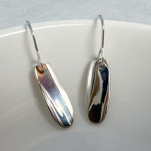Boucles d&#39;oreilles pendantes courtes Mokume Gane