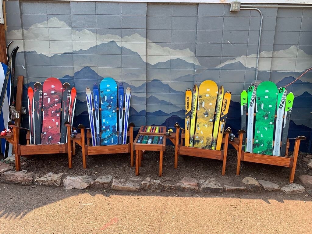 雪のchair Set of (2) -original Adirondack Ski Chairs With Snowy