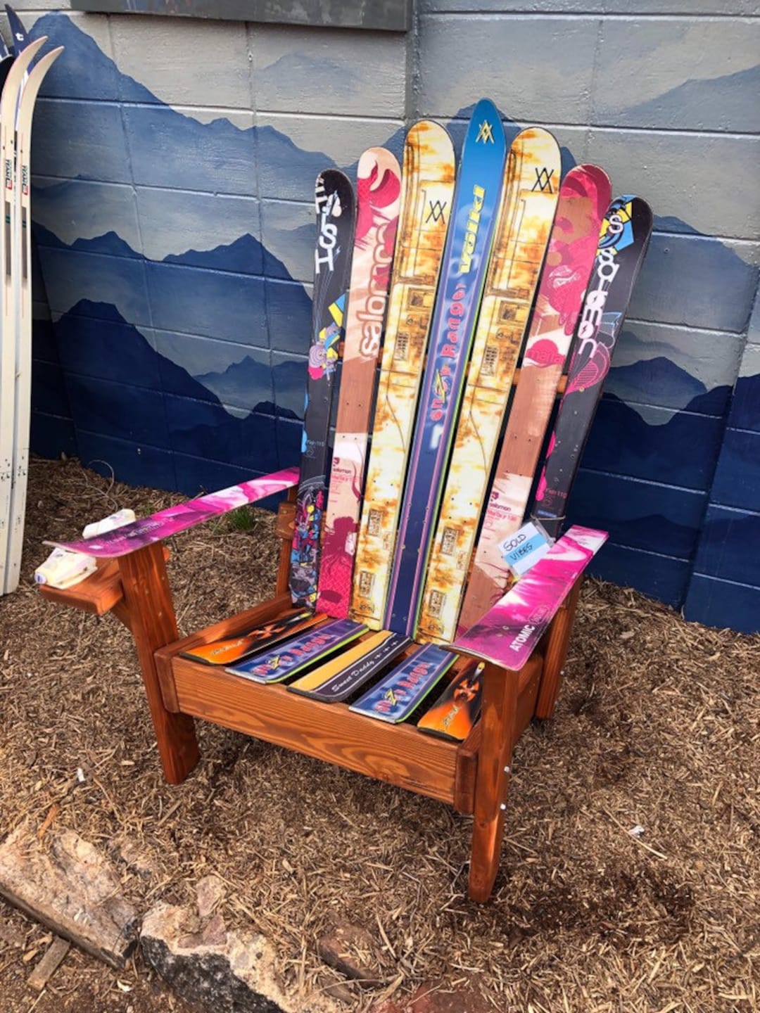 雪のchair Retro Bright Colored Adirondack Ski Chair With Natural Wood