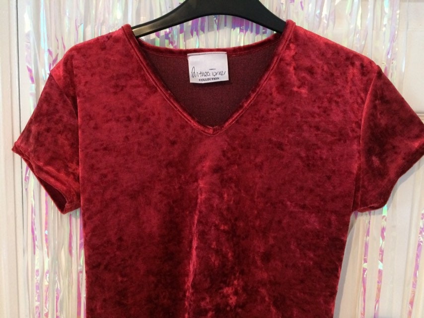 Red crushed velvet v neck short sleeve tee UK 12