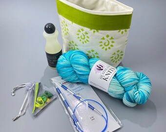 Starter set "Earth and Sea", pattern, 1 skein of hand-dyed merino yarn, bag, accessories, color: Swimming Pool (BLUE)