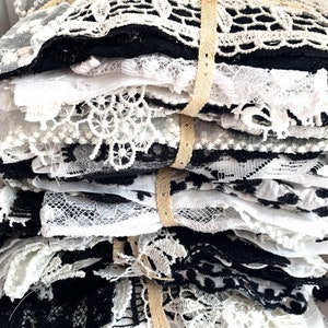 Monochroom Mystery Bundel 30+ stuks kit veters versieringen stof kunst junk dagboek slow stitching mixed media collage quilttextiel - zwart wit