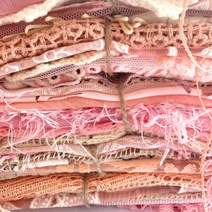 Roze perzik neutals Mystery Bundle 30+ stuks inspiratiepakket stoffen veters junk journal slow stitching mixed media - (vintage shabby chic)