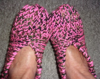 Women's Pink Camouflage Knitted Slippers-Size 9