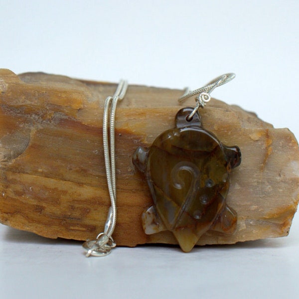 Sculpture en agate, collier pendentif tortue