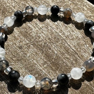 Eldagat, regnbågsmånsten och gabro, klimakteriet, armband eller fotlänk med helande sten och positiv helande energi!