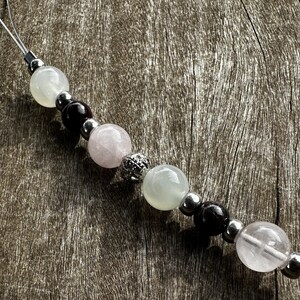 Feng Shui Charms, Liebe, Beziehung und Ehe Bagua Landkartenausschnitt Charm mit Rosenquarz, Mondstein und Granat Heilsteinen!