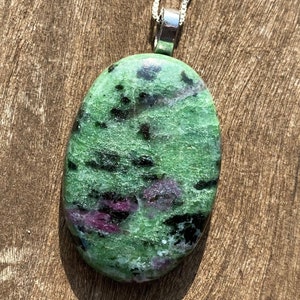 ¡Collar unisex de piedra curativa de rubí y zoisita con energía curativa positiva!