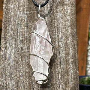 Lithium Quartz Healing Stone Necklace with Positive Energy!