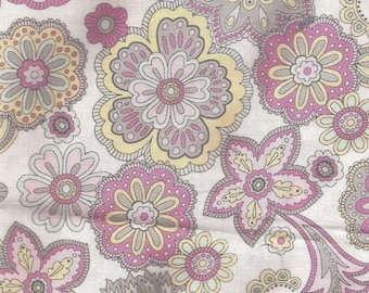 Pink Graphic Floral Print Cotton Fabric / JoAnn Fabrics / 1.5 yards