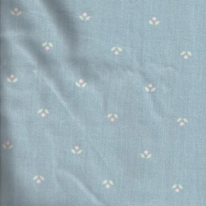 1980s Blue Floral Polished Cotton Fabric / 1 Yard