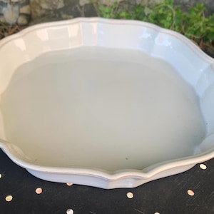 Plat a tarte en ceramique emaillee blanche