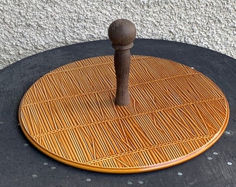 Cheese platter, charcuterie with a wooden handle, Gien France, straw model, ocher enameled ceramic, vintage barbotine 1960/70,