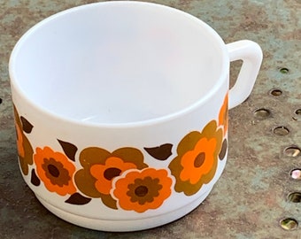 Grande tasse déjeuner en opalex arcopal, fleurs de lotus orange et marron, design et vintage 1970