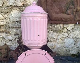 Ciotola e serbatoio dell'acqua in ferro smaltato rosa, oggetti antichi e da collezione, decorazione del bagno o del giardino, art deco