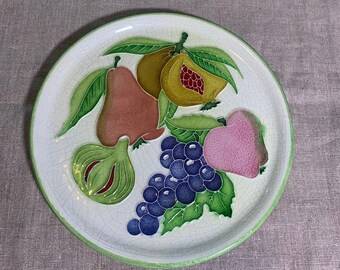 Decorative plate to hang model fruits in glazed ceramic fruits signed creasiovi luciano. Made in italy.