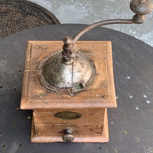 Coffee grinder Peugeot brothers, in wood and metal, cast iron, vintage and collector