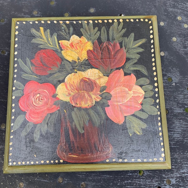 Dessous de plat en bois artisanal et décoratif, peint a la main, motif floral vintage 1980