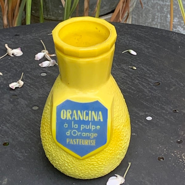 Porte paille orangina publicitaire, en opalex, verre jaune et bleu, et 18 batons mélangeur cocktail vintage