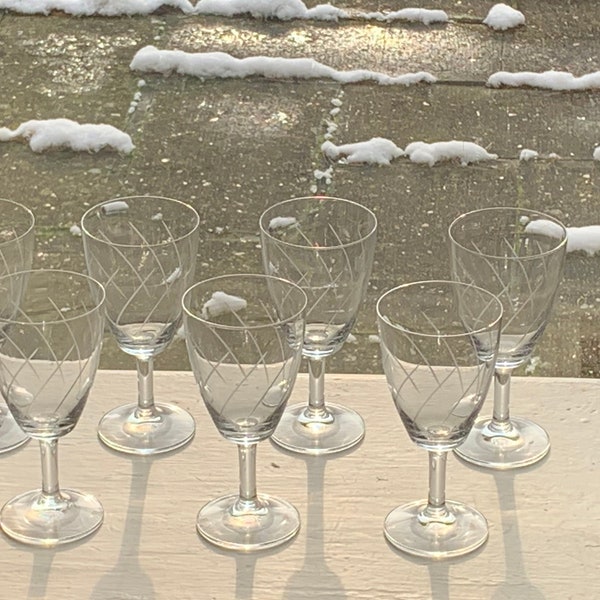 7 verres a vin en verre et cristal, cisele, vintage