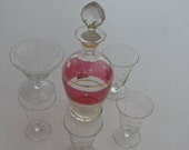 Liqueur set consisting of a carafe and 5 glasses with chiselled stars, faceted heart-shaped cap vintage 1950