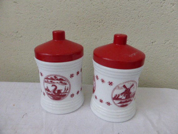 Two pots of pharmacy in white opal and lid plastic red vintage 1970