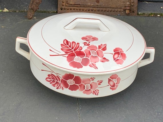 Charming romantic soup tureen with red flowers, earthenware, HAMAGE, MOULIN des LOUPS, France Number 2508, art deco