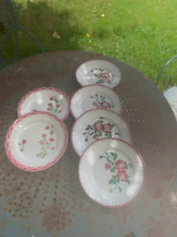 6 mismatched dinner plates, 2 Aude model and 4 Epernay Sarreguemines and Digoin model, floral model, vintage