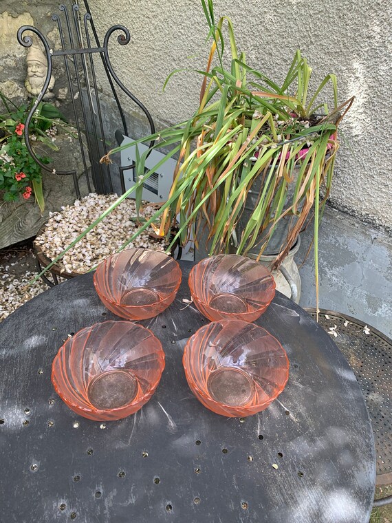 Lot of 4 cups in pink glass and twisted rosaline vereco made in france, vintage 1960/70